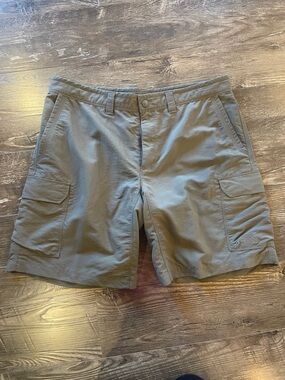 The North Face Olive Cargo Shorts with pockets Size 38